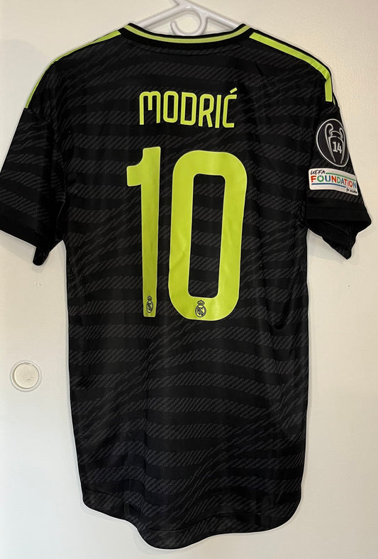 Real Madrid 2022-23 Authentic UCL Third Shirt Modric (M) - 10/10